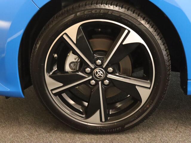 Toyota YARIS 1.5 Hybrid 130 Launch Edition - ORIGINEEL NEDERLANDSE AUTO - AFKOMSTIG VAN 1E EIGENAAR - DEELS LEDEREN BEKLEDING - PARKEERSENSOREN VOOR/ ACHTER - NAVIGATIE - HEAD UP DISPLAY - STUUR EN STOELVERWARMING - 17 INCH LICHT METALEN VELGEN - JBL AUDIO - DODEHOEK