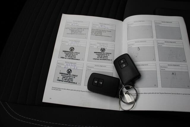 Toyota YARIS 1.5 Hybrid Dynamic - Navi, Camera, Clima