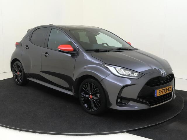 Toyota YARIS 1.5 Hybrid Executive | airco automatisch | Apple Carplay/Android Auto | Autonomous Emergency Braking | cruise control adaptief | dodehoek detectie | LED koplampen | lederen/stof bekleding | lichtmetalen Zwarte velgen 17" | navigatiesysteem full map | voor