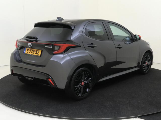 Toyota YARIS 1.5 Hybrid Executive | airco automatisch | Apple Carplay/Android Auto | Autonomous Emergency Braking | cruise control adaptief | dodehoek detectie | LED koplampen | lederen/stof bekleding | lichtmetalen Zwarte velgen 17" | navigatiesysteem full map | voor