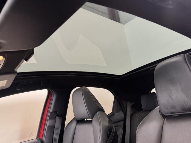 Toyota YARIS 1.5 Hybrid Executive | Trekhaak | Panoramisch dak | JBL | BSM | HUD |