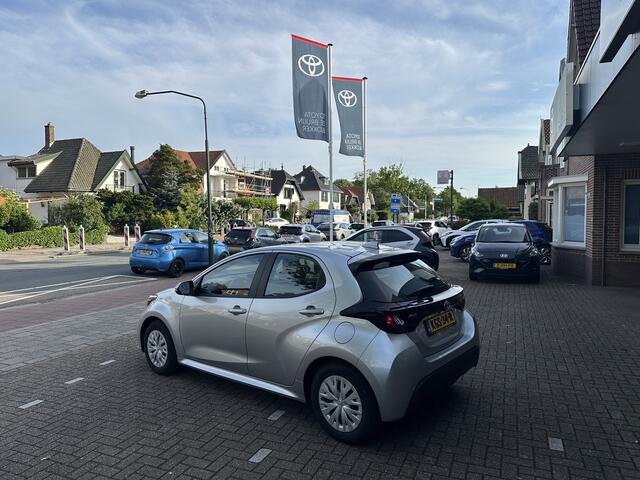 Toyota YARIS 1.5 Hybrid 115 Business