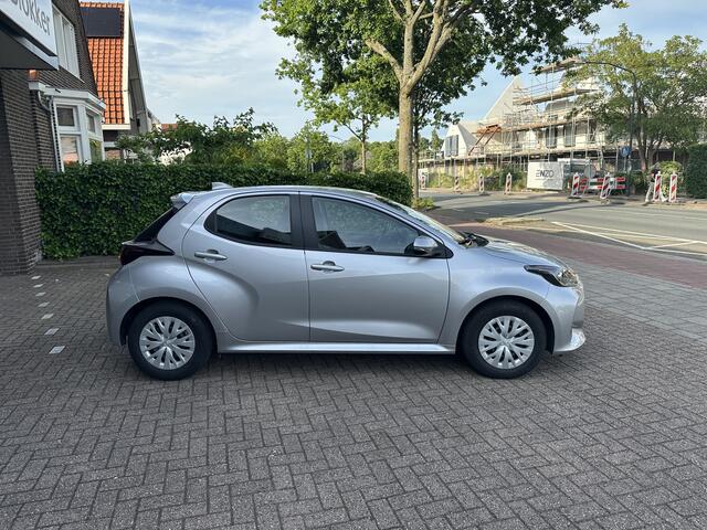 Toyota YARIS 1.5 Hybrid 115 Business