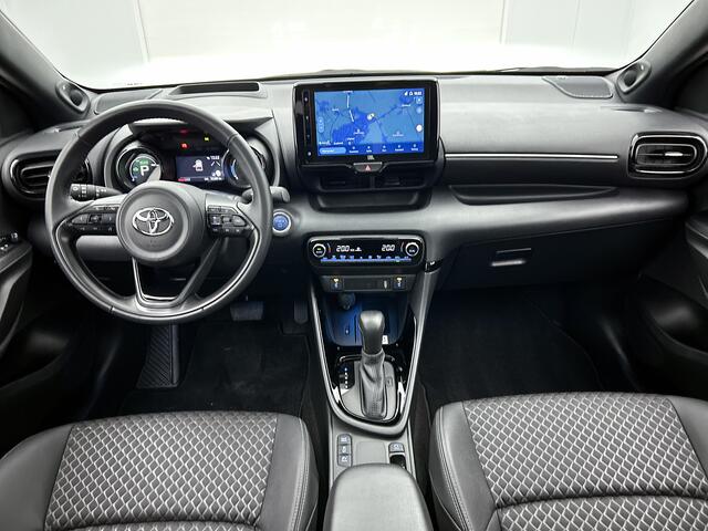 Toyota YARIS 1.5 Hybrid Executive Premium Pack | Panoramadak | JBL | Head-Up Display | Stoelverwarming | Parkeersensoren voor+achter | Draadloze telefoonlader | Navigatie | Apple CarPlay/Android | Climate Control |