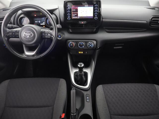 Toyota YARIS 1.5 VVT-i First Edition | Navigatie | Camera | Lichtmetalen velgen |