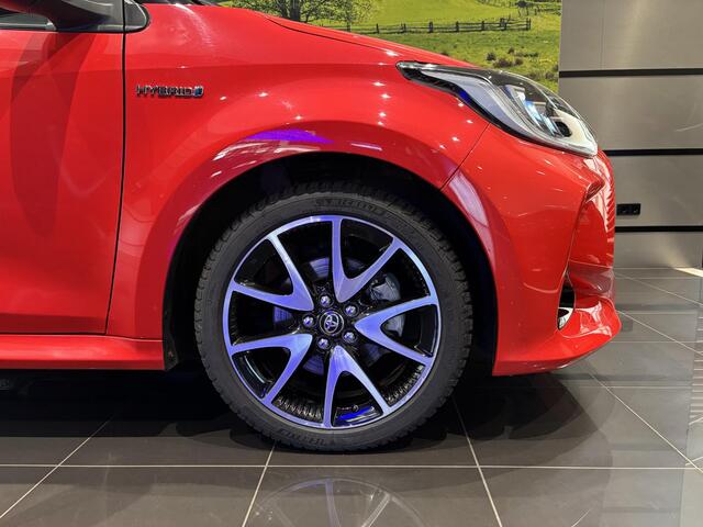 Toyota YARIS 1.5 Hybrid Launch Edition | Navigatie | Key less entry | 17" lm velgen | Privacyglas