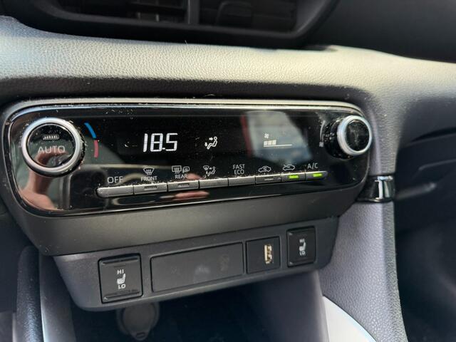 Toyota YARIS 1.5 Hybride Automaat Navi Carplay Camera Led Airco(ECC) bj2023