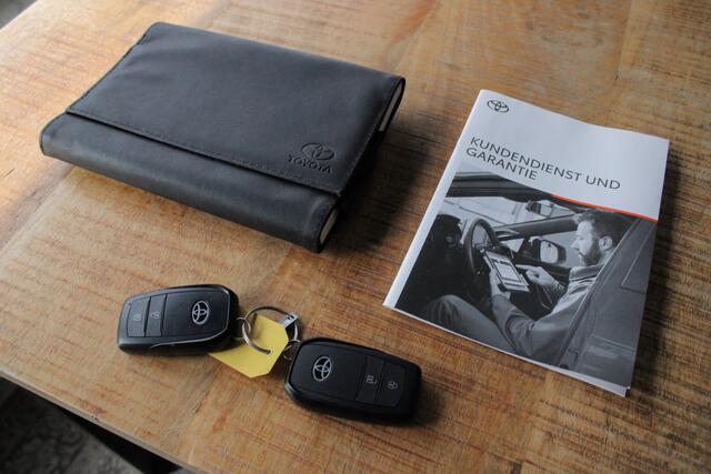 Toyota YARIS 1.5 Hybrid Dynamic |dodehoekdetectie|stoelverwarming|dealer onderhouden|