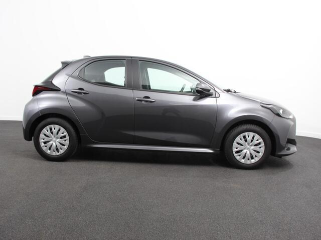 Toyota YARIS Hatchback Climate control Cruise control Camera Navigatie Bluetooth