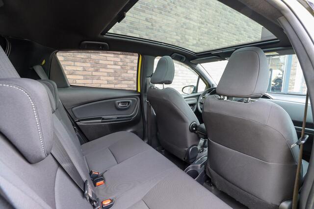 Toyota YARIS 1.5 Hybrid Premium | Panoramadak | Navigatie | Rijklaarprijs - incl.garantie