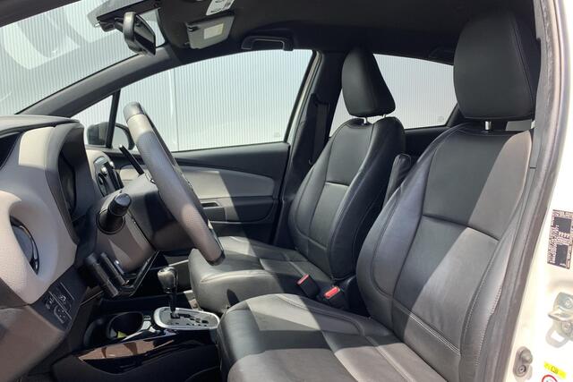 Toyota YARIS 1.5 Hybrid Volcano Edition Handbediening - Handgas en remmen!
