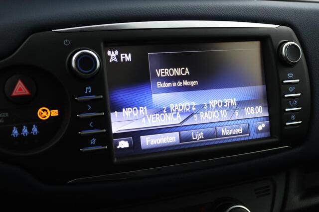 Toyota YARIS 1.5 Hybrid Bi-Tone | Panoramadak | Climate control | Cruisecontrol |