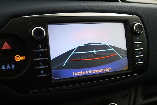 Toyota YARIS 1.5 Hybrid Bi-Tone | Panoramadak | Climate control | Cruisecontrol |