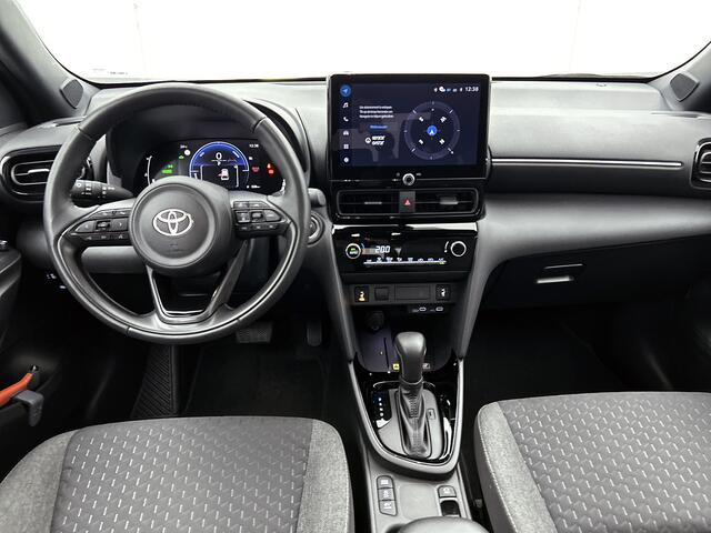 Toyota YARIS Cross 1.5 Hybrid 115 Dynamic Comfort Pack | BTW voertuig | Dodehoek detectie | stoel+stuurverwarming | Parkeersensoren voor+achter | Draadloze telefoonlader | Apple CarPlay/Android Auto | Cruise Control Adaptive |