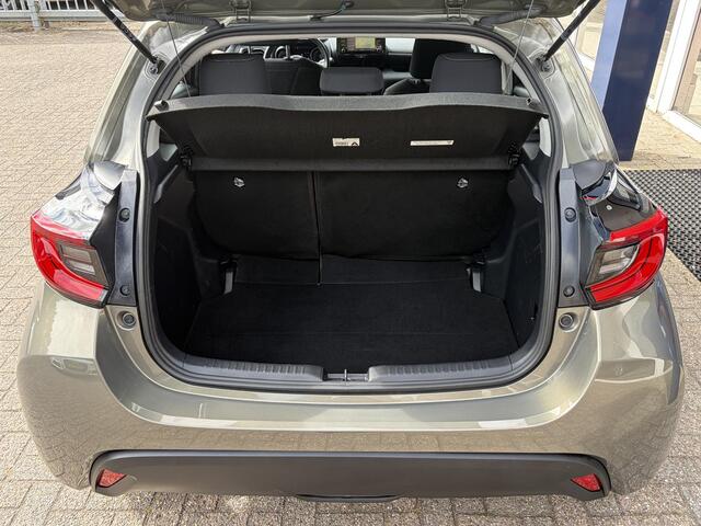 Toyota YARIS 1.5 VVT-i Dynamic / NL-Auto / Dealer-Onderhouden / Adaptieve Cruise-Control / Apple-Carplay & Android-Auto / LED / Keyless / DAB Radio-Bluetooth / Navi / Airco / Camera / 16'' LMV / All-Season / ENZ.