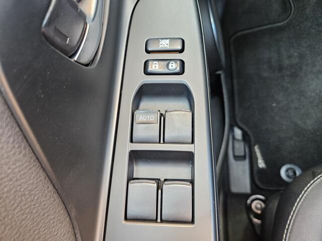 Toyota YARIS 1.5 Hybride Bi Tone Panoramadak Half Leder Camera Clima