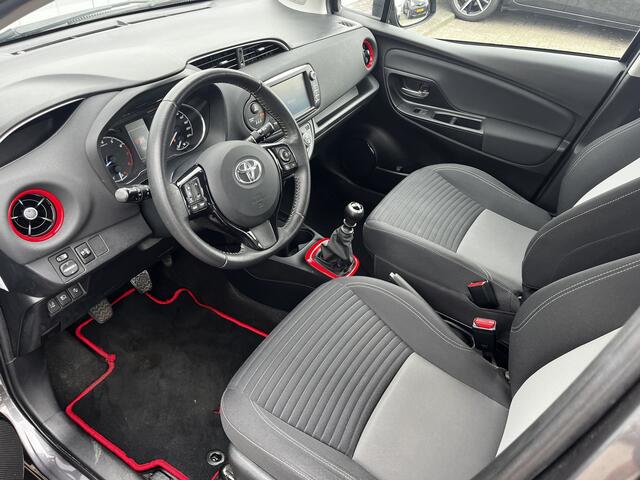 Toyota YARIS 1.5 VVT-i Design Red Design 1e Eigenaar Dealer onderhouden Cruise Clima