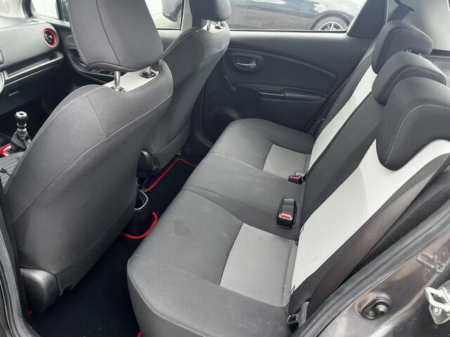 Toyota YARIS 1.5 VVT-i Design Red Design 1e Eigenaar Dealer onderhouden Cruise Clima
