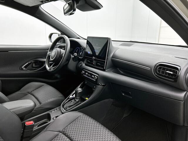 Toyota YARIS 1.5 Hybrid 130 Executive | BTW voertuig | Dodehoek detectie | Stoel+stuurverwarming | Parkeersensoren Voor+achter | Climate Control | Cruise Control Adaptive | Apple CarPlay/Android auto | Draadloze telefoonlader |