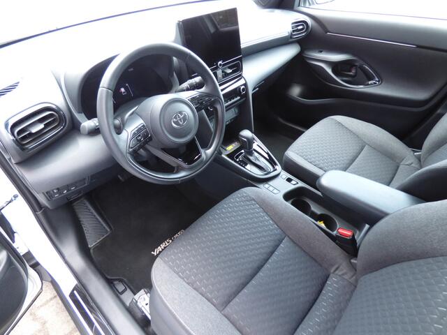 Toyota YARIS Cross 1.5 Hybrid Dynamic Winter Pack | Platinum Pearl White |