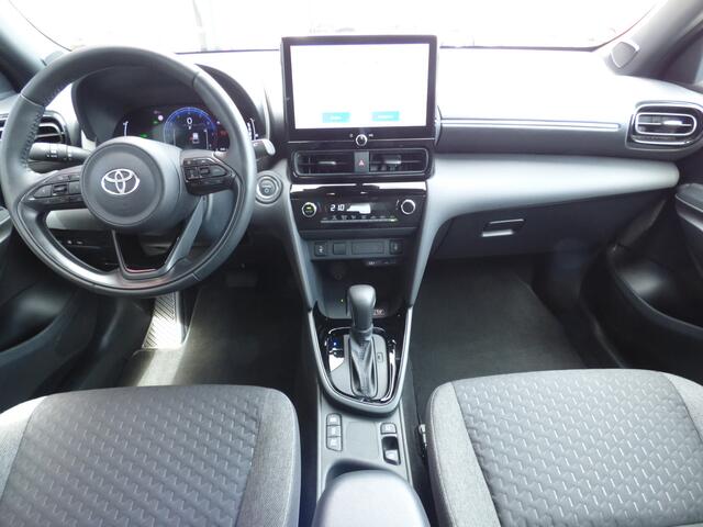 Toyota YARIS Cross 1.5 Hybrid Dynamic Winter Pack | Platinum Pearl White |