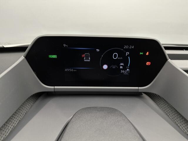 Toyota bZ4X Dynamic 71 kWh | Parkeersensoren | Trekhaak | Dodehoek Ass. | Stoel en stuurwiel verwarmd | Navigatie | 360 Camera |