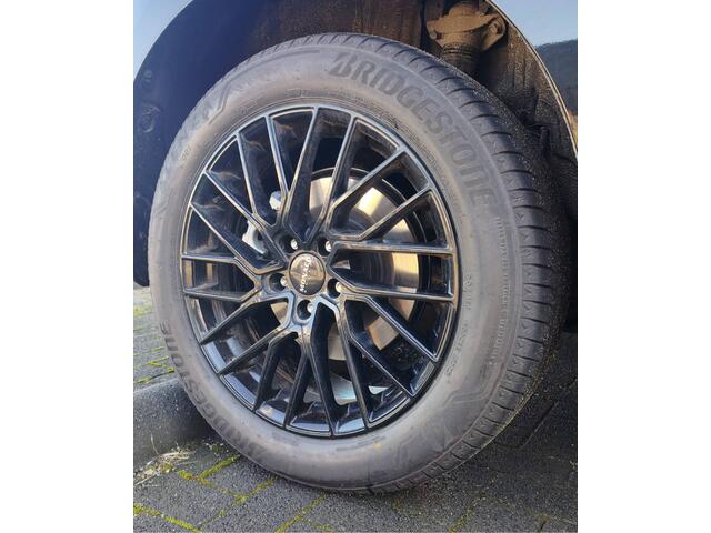 Toyota bZ4X Executive 73 kWh | Nieuw model | 19" wielen | JBL | Elektrische stoel met geheugen | 360 camera + Camera binnenspiegel | Draadloos opladen |