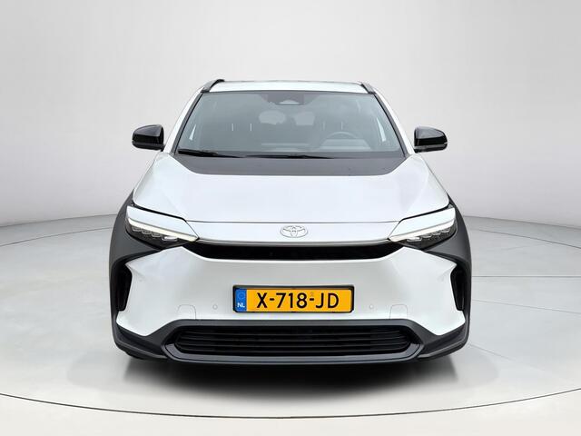 Toyota bZ4X Dynamic 71 kWh **3 FASE /360 CAMERA/ STUURWIELVERWARMING/ DODEHOEK DETECTIE**