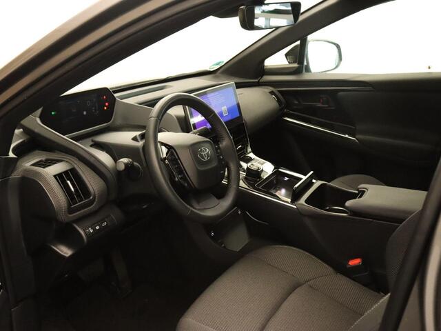 Toyota bZ4X Dynamic 71 kWh - 2 LAADKABELS - ELEKTRISCHE VERSTELLING BESTUURDERSSTOEL - ELEKTRISCH BEDIENBARE ACHTERKLEP - PARKEERSENSOREN VOOR/ ACHTER - STUUR VERWARMD - VOORSTOELEN VERWARMD - NAVIGATIE - M&S BANDEN - DODEHOEK DETECTIE