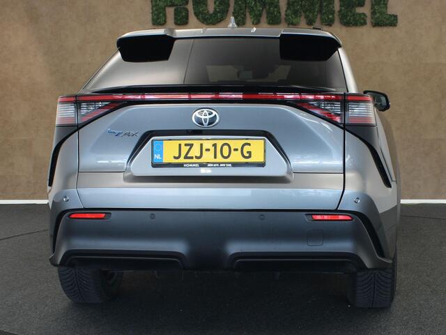 Toyota bZ4X Dynamic 71 kWh - 2 LAADKABELS - ELEKTRISCHE VERSTELLING BESTUURDERSSTOEL - ELEKTRISCH BEDIENBARE ACHTERKLEP - PARKEERSENSOREN VOOR/ ACHTER - STUUR VERWARMD - VOORSTOELEN VERWARMD - NAVIGATIE - M&S BANDEN - DODEHOEK DETECTIE