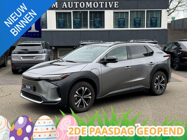 Toyota bZ4X Premium 71 kWh VAN: 39.900,- VOOR: 36.877,- UW LENTEVOORDEEL: 3.023,- | MEGA VOLLE AUTO | 10 jaar TOYOTA GARANTIE | TREKHAAK