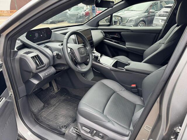 Toyota bZ4X Premium 71 kWh VAN: 39.900,- VOOR: 36.877,- UW LENTEVOORDEEL: 3.023,- | MEGA VOLLE AUTO | 10 jaar TOYOTA GARANTIE | TREKHAAK