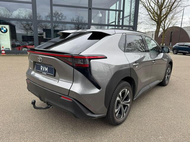Toyota bZ4X Premium 71 kWh VAN: 39.900,- VOOR: 36.877,- UW LENTEVOORDEEL: 3.023,- | MEGA VOLLE AUTO | 10 jaar TOYOTA GARANTIE | TREKHAAK