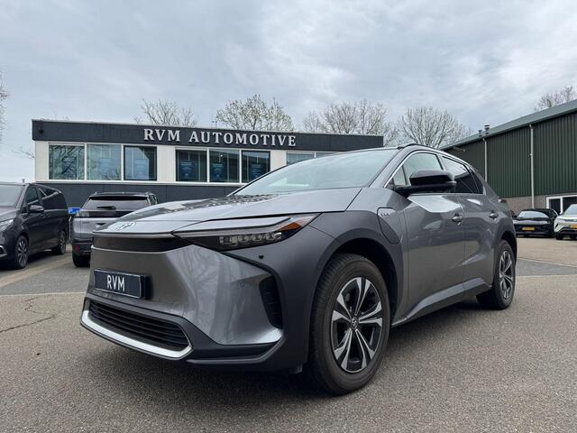 Toyota bZ4X Premium 71 kWh VAN: 39.900,- VOOR: 36.877,- UW LENTEVOORDEEL: 3.023,- | MEGA VOLLE AUTO | 10 jaar TOYOTA GARANTIE | TREKHAAK