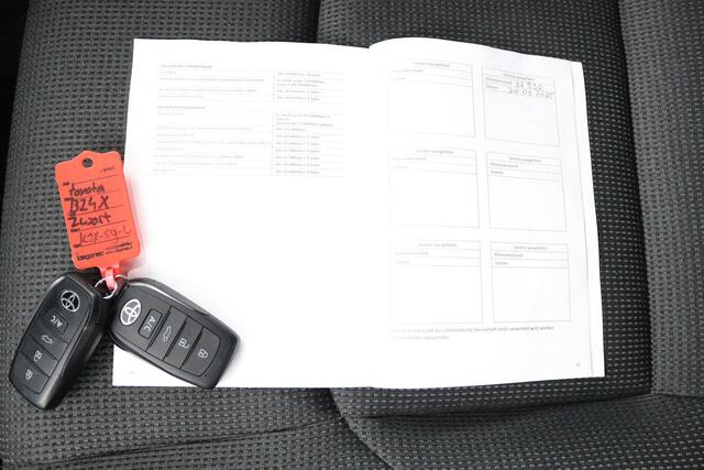 Toyota bZ4X Dynamic 71 kWh | Stoelverwarming | Navigatie | Dode hoek herkenning |
