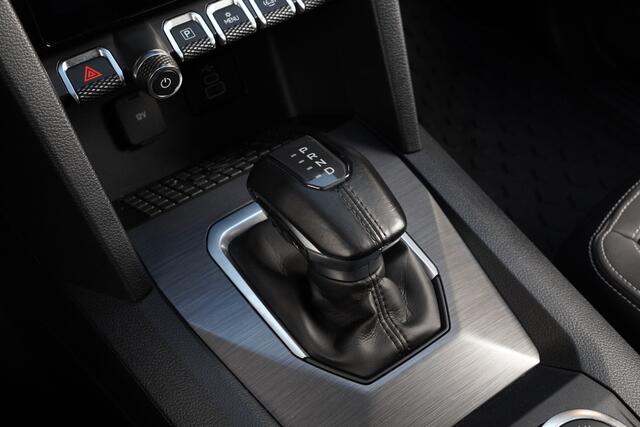 Volkswagen AMAROK 3.0TDI/240pk 4Motion Plus Cab Aventura BLACKSTYLE (2 persoons/ grijs kenteken)|2024|Leer|Trekhaak|360 Camera|Virtual Cockpit|Blindspot|21"Blackstyle|Blackstyle Roll Cover|IQ LED|PDC|Harman/Kardon|Cruise+ACC