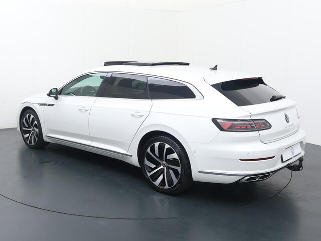 Volkswagen Arteon Shooting Brake 1.4 TSI eHybrid R-Line Business+ | 218 PK | SoH 86% | Automaat | Multifunctioneel stuurwiel | Stoelverwarming | Panoramadak | Inklapbare trekhaak |