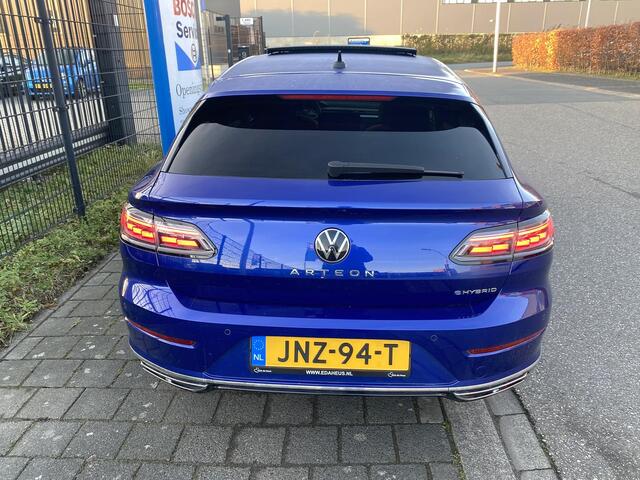 Volkswagen Arteon Shooting Brake 1.4 TSI eHybrid R-Line Business+ met o.a. panodak, Winterpakket, trekhaak, LED, sfeer, etc.