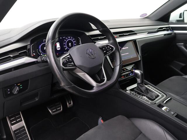 Volkswagen Arteon Shooting Brake 1.4 TSI eHybrid R-Line Business+ | 218 PK | SoH 86% | Automaat | Multifunctioneel stuurwiel | Stoelverwarming | Panoramadak | Inklapbare trekhaak |