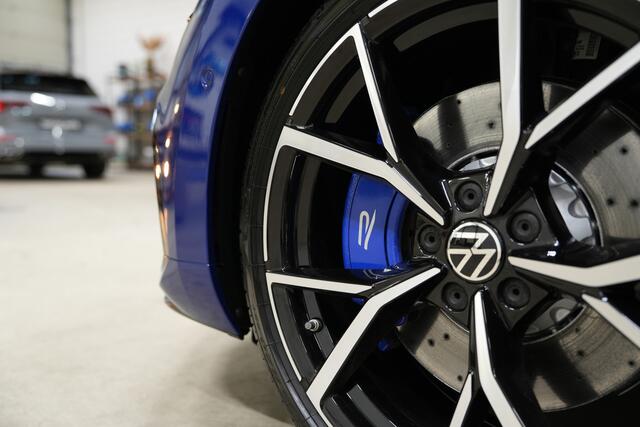 Volkswagen Arteon Shooting Brake 2.0 TSI R 320PK * Pano - Kuipstoelen - Trekhaak - 360° Cam - 20" - Harman Kardon *