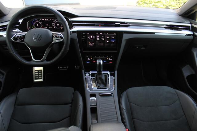Volkswagen Arteon Shooting Brake 1.4 TSI eHybrid R-Line Business+ | Incl. 12 maanden Garantie | SoH 100% | Dealer onderhouden | Massage stoel | Stoelverwarming voor & achter | Stuurverwarming | Elektrische kofferbakklep | Adaptive cruise | Keyless entry/start | Achteruitri