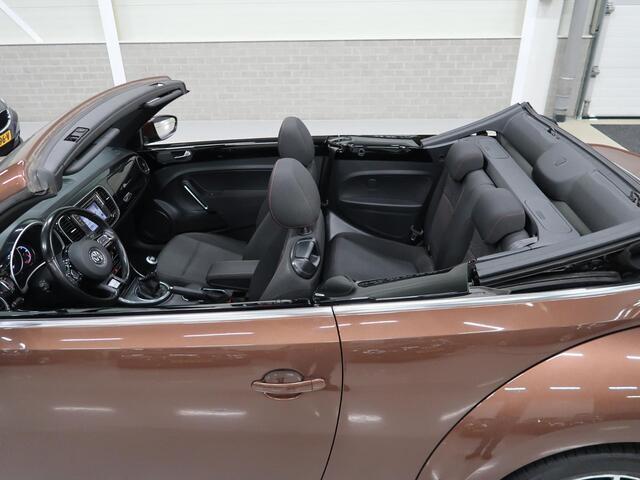 Volkswagen BEETLE (NEW) Cabriolet 1.2 TSI Sound 2018 Airco-ecc Navigatie App connect Stoelverwarming Windscherm 1e Eigenares Dealer onderhouden 17 inch Sportvelgen Zeer nette staat Dark Bronze metallic