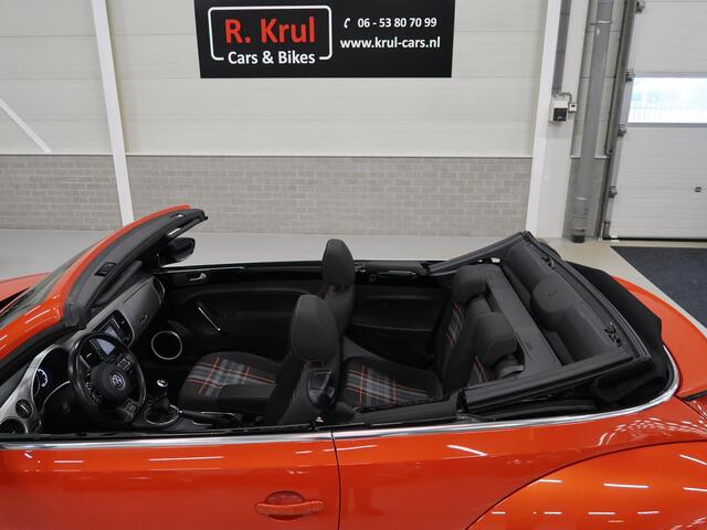 Volkswagen BEETLE (NEW) Cabriolet 1.2 TSI Club Xenon Fender Airco-ecc Navigatie App Connect Stoelverwarming PDC Boekjes Lage km.stand 18 inch Twister velgen Habanero Oranje metallic Zeer nette staat
