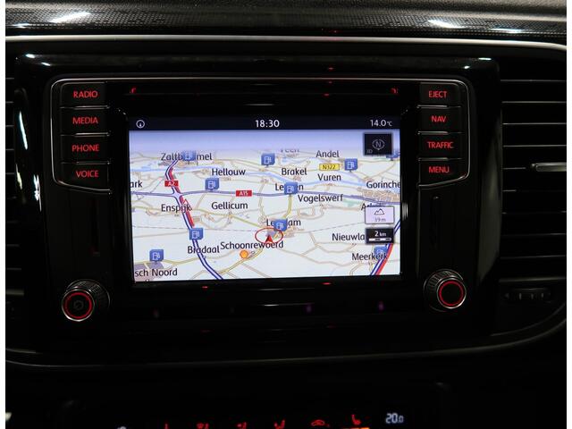 Volkswagen BEETLE (NEW) Cabriolet 1.2 TSI Sound Airco-ecc Navigatie App connect Sportvelgen 17 inch Parkeersensoren Windscherm Afdekhoes Boekjes aanwezig 2017 Facelift model Stoelverwarming Cabrio Zeer nette staat