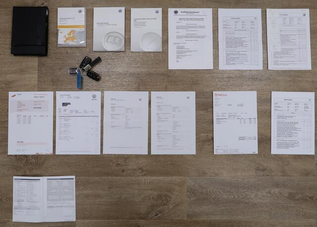 Volkswagen BEETLE (NEW) 1.2 TSI Dune Airco-ecc LED BT Navigatie 18 inch Stoelverwarming Cruise Mistlampen Extra getint glas Zeer nette auto Alle Rekeningen aanwezig PDC