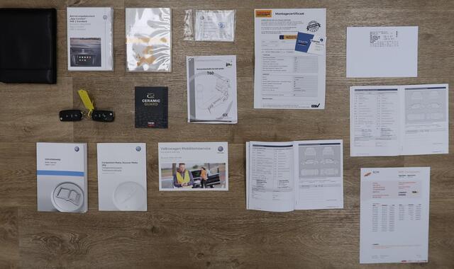 Volkswagen BEETLE (NEW) Cabriolet 1.4 TSI Karmann Automaat Leer/Alcantara Navigatie Trekhaak Xenon LED 2e Eigenaar NL-auto NAP 18 inch Disc Nieuwstaat Boekjes aanwezig App connect extra meters