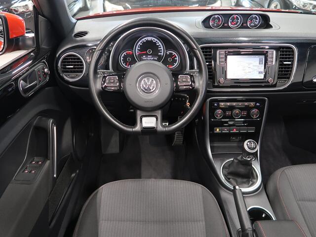 Volkswagen BEETLE (NEW) Cabriolet 1.2 TSI Sound Navigatie Stoelverwarming Cruise control Dealeronderhouden App connect Extra klokjes 18 inch Twister velgen Habanero Orange metallic Zeer nette staat