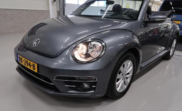 Volkswagen BEETLE (NEW) Cabriolet 1.2 TSI Design Airco-ecc Stoelverwarming Navigatie Sportvelgen PDC Windscherm Boekjes aanwezig Bluetooth Elektrische cabrioletkap Cruise control Metallic lak Nette staat