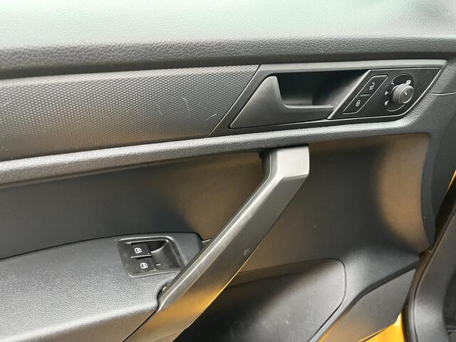 Volkswagen CADDY 2.0 TDI L1H1 Airco Cruise controle Trekhaak 1400kg trekgewicht Parkeersensoren achter Schuifdeur Telefoon verbinding 1e eigenaar Euro 6 bpm vrij voor particulier gebruik !!