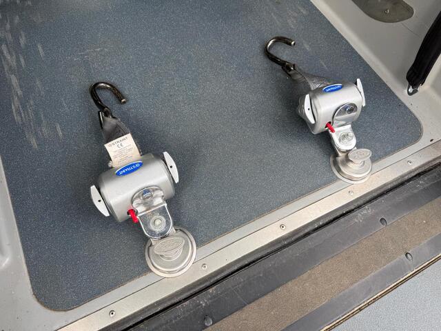 Volkswagen CADDY TSI Trendline - Rolstoelauto 3+1 - Bodemverlaging - Luxe uitvoering - 1e Eigenaar - Rolstoelvervoer